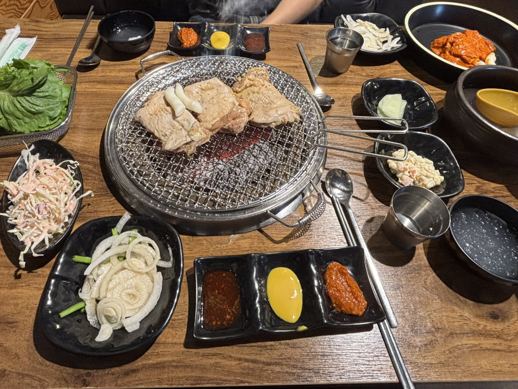 Bultaneun sutbul dakgalbi (불타는 숯불 닭갈비) 1