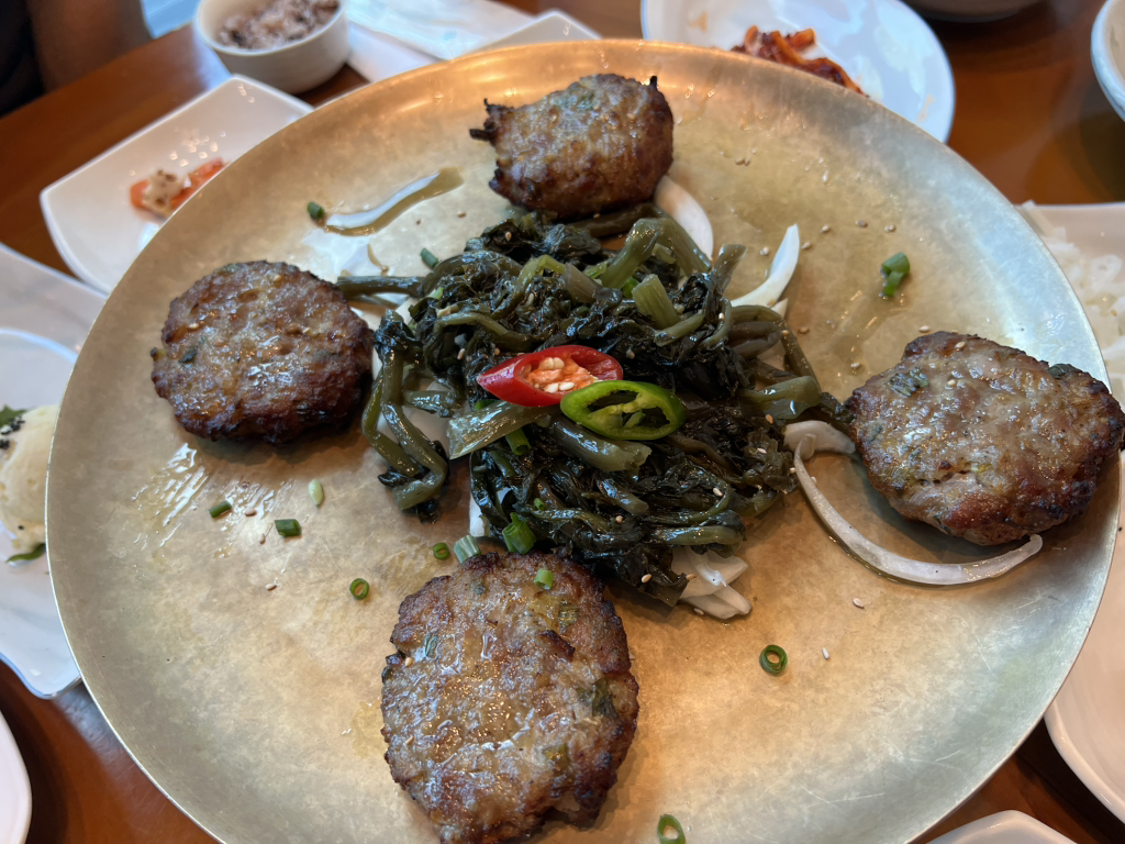 Setjipmaenonggamatjip (셋집매농가맛집) 2