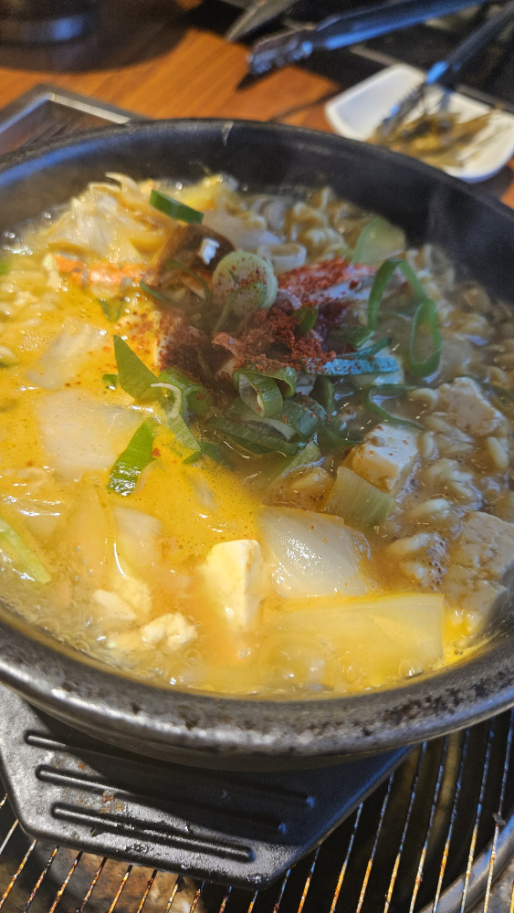 Hwahwadwaejiwanggalbi (화화돼지왕갈비) 1