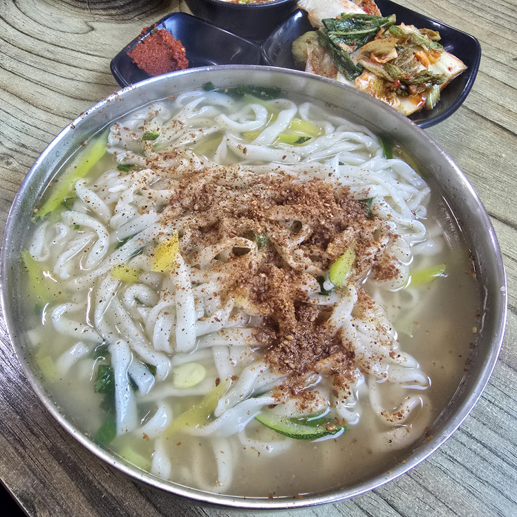Dabunekalguksu (다부네칼국수) 1