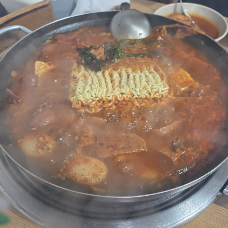 Sinseobangbudaejjigae (신서방부대찌개) 2