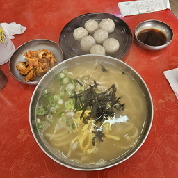 Yeongcheondakkalguksu (영천닭칼국수) 2