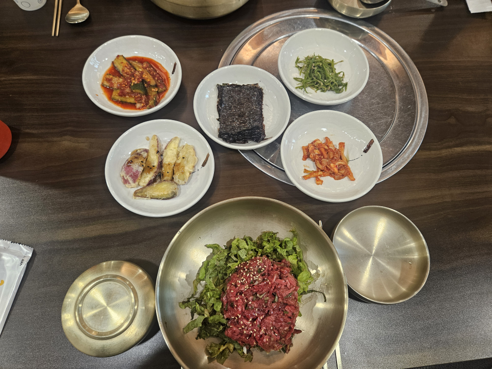Gangnamhanusikyuksikdang (강남한우식육식당) 1