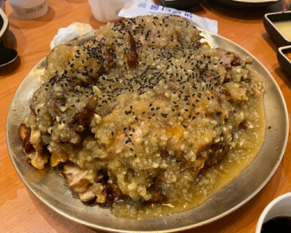 Yadeulyadeulhanboyakjokbal (야들야들한보약족발) 3