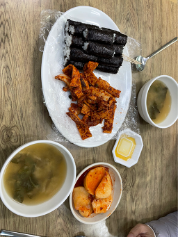 Punghwahalmaegimbap (풍화할매김밥) 3