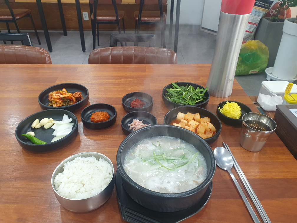 Insaenggukbap mujeonjeom (인생국밥 무전점) 1