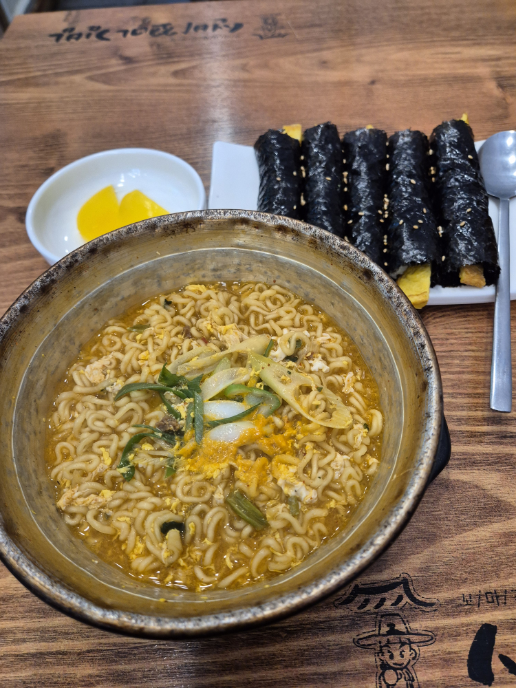 Seonbikkomagimbap gwanmunsijangjeom (선비꼬마김밥 관문시장점) 1
