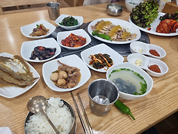 Jeongdammaneulbossam (정담마늘보쌈) 3