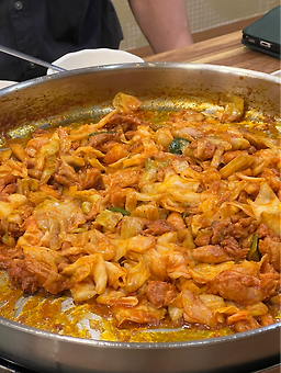 Dakgalbi ajeossi (닭갈비 아저씨) 1