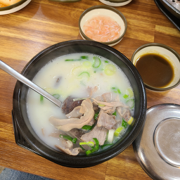 Jangsudwaejigukbap (장수돼지국밥) 3