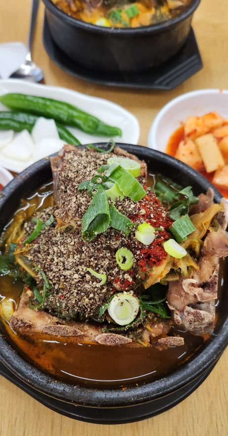 Jiseobanggamjatang (지서방감자탕) 1
