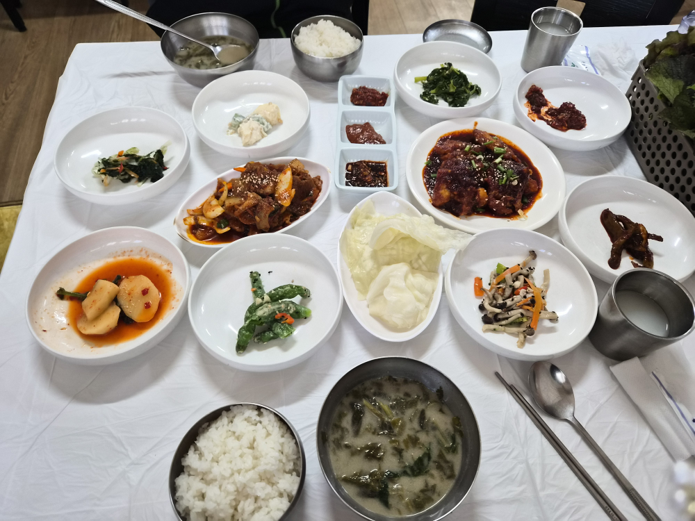 Yeongnamssambap (영남쌈밥) 2