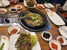 Sonamujipinkapebogeuneo (소나무집인카페보그너) 2