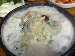 Seongjinsamgyetang (성진삼계탕) 2