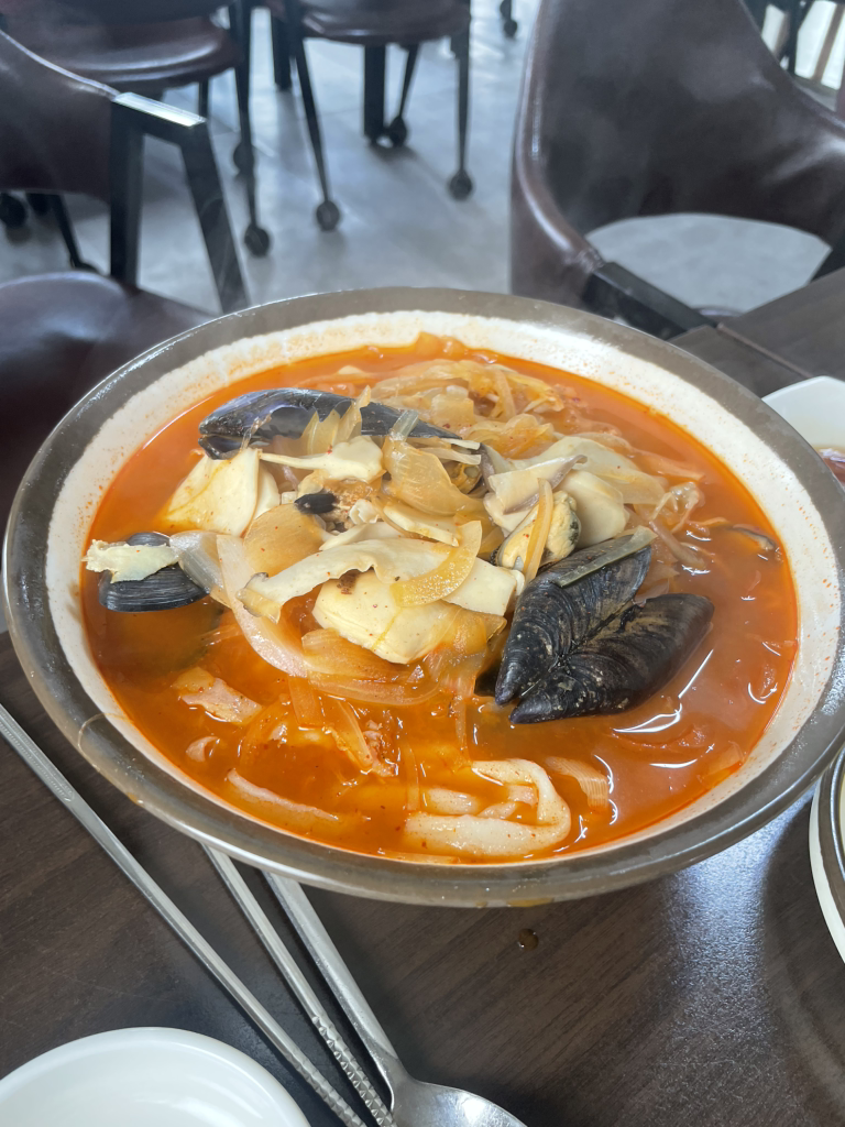 Bongamsonjjajang (봉암손짜장) 2