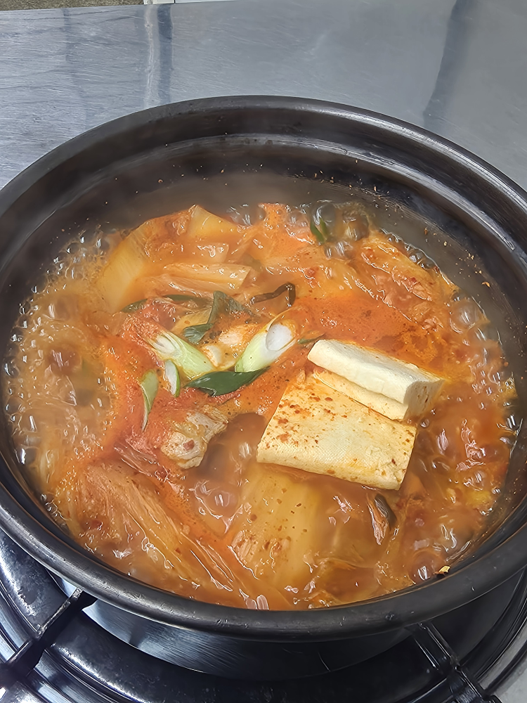 돈돼지유생삼겹살김치찌개 본점 사진 3