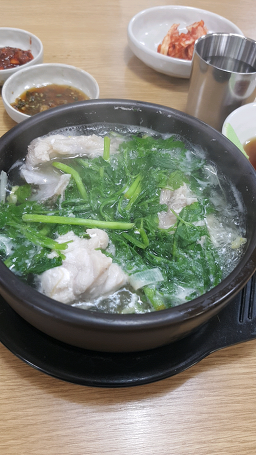 Jobaksabokhaejangguk (조박사복해장국) 1