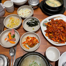 Hwangtaegohyangnakjigol (황태고향낙지골) 2