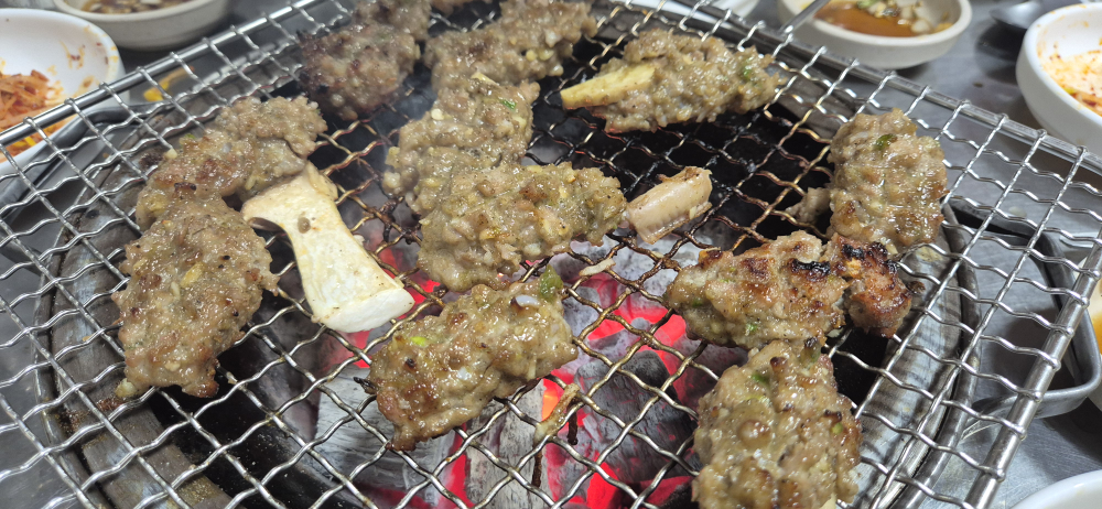 Kkomjangeosutbulgui (꼼장어숯불구이) 3
