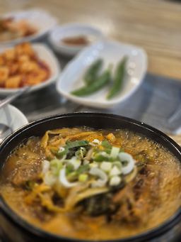 Cheonggiwagamjatang (청기와감자탕) 2