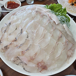 Sindojeonmangdaehoetjip (신도전망대횟집) 3