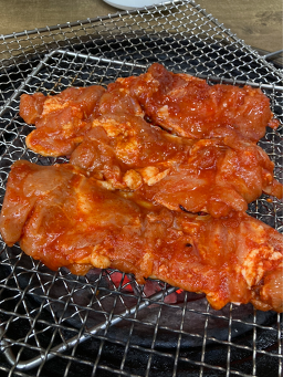 Mejunechamsutdakgalbi (메주네참숯닭갈비) 2