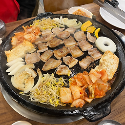 Chuncheonmyeongmuldakgalbimakguksu 6