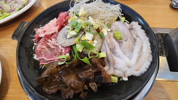 Gukjesijanghaejangguk (국제시장해장국) 3