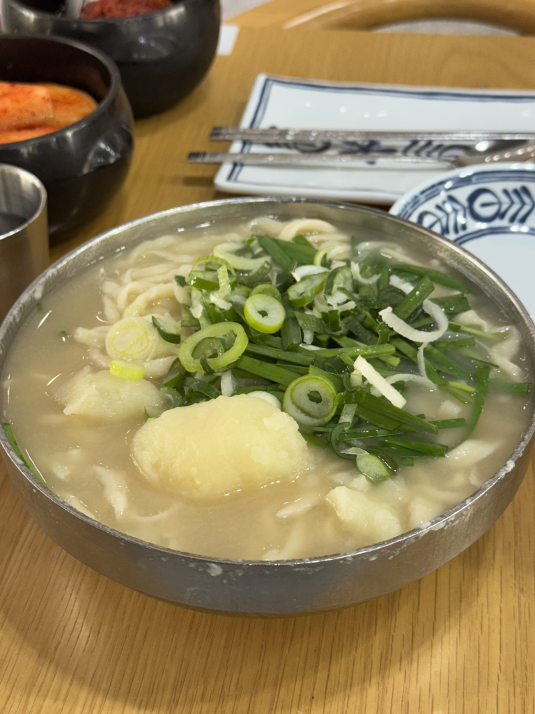 Ingkkokalguksu (잉꼬칼국수) 2