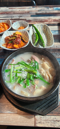Chaeseowonbyeongcheonsundaegukbap (채서원병천순대국밥) 3