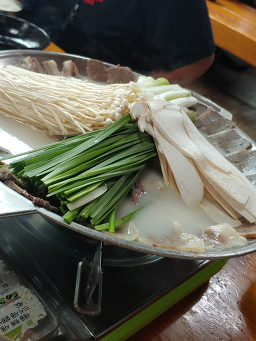 Jeonjujangjakbulgomtang (전주장작불곰탕) 2