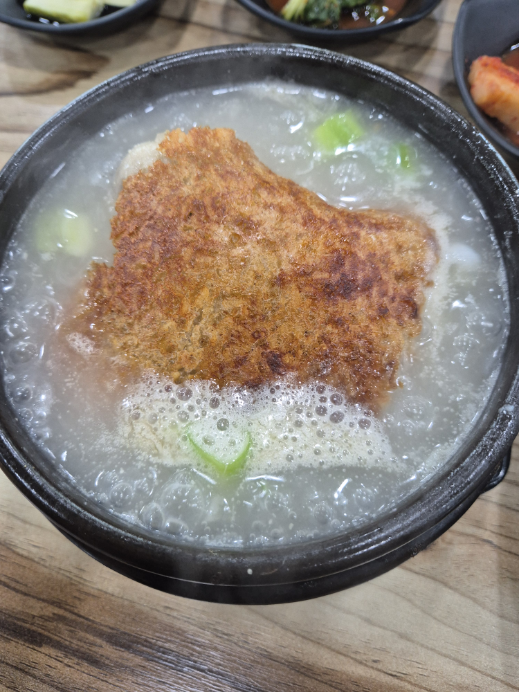Iucheol hanbangnurungji samgyetang hyeonpungjeom (이우철 한방누룽지 삼계탕 현풍점) 1