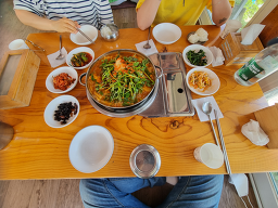 Pokpogadeun (폭포가든) 1