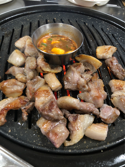 Hapcheonsutbuldwitgogi (합천숯불뒷고기) 1