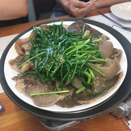 Hanugomtang (한우곰탕) 3