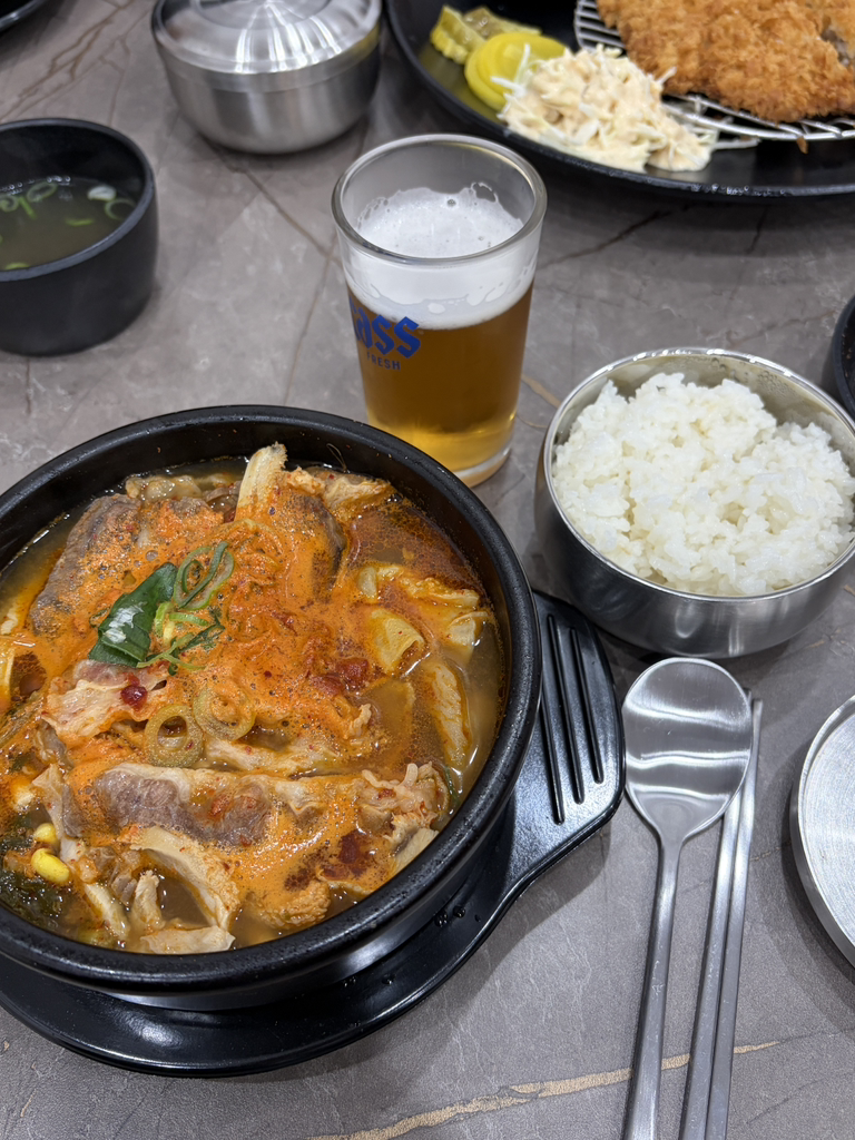 Dumulmeori yangpyeonghaejangguk (두물머리 양평해장국) 2