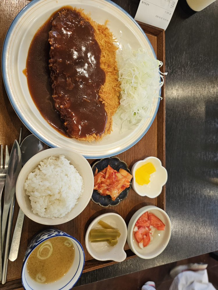 Owoldongaseu (오월돈가스) 1
