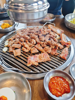 Idonaengmyeonsutbulgalbi (이도냉면숯불갈비) 1