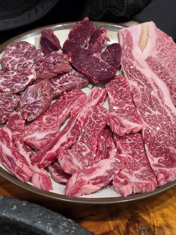 Sinsambaekhanusikyuksikdang (신삼백한우식육식당) 1