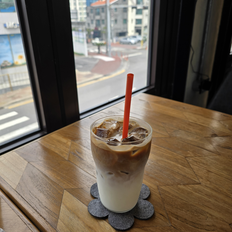 카페동경앤책방
