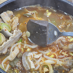 Ajimaesijanghaejangguk (아지매시장해장국) 2
