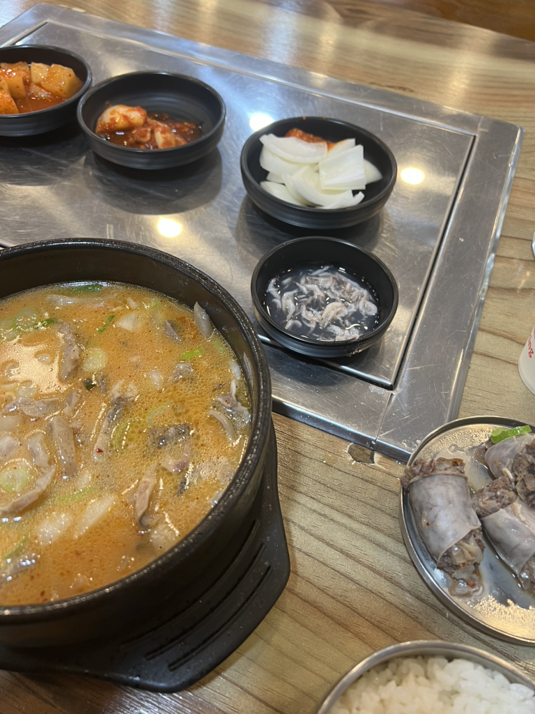 Gamasotsundaegukbap (가마솥순대국밥) 2