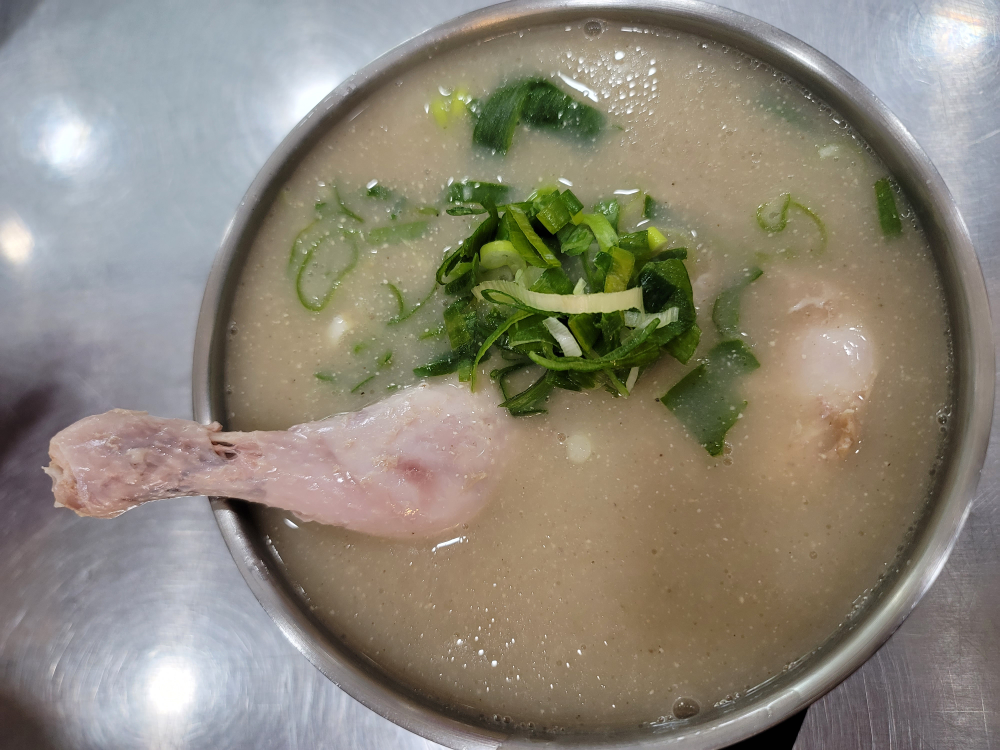 Eonyangdakkalguksu yeongdojeom 5