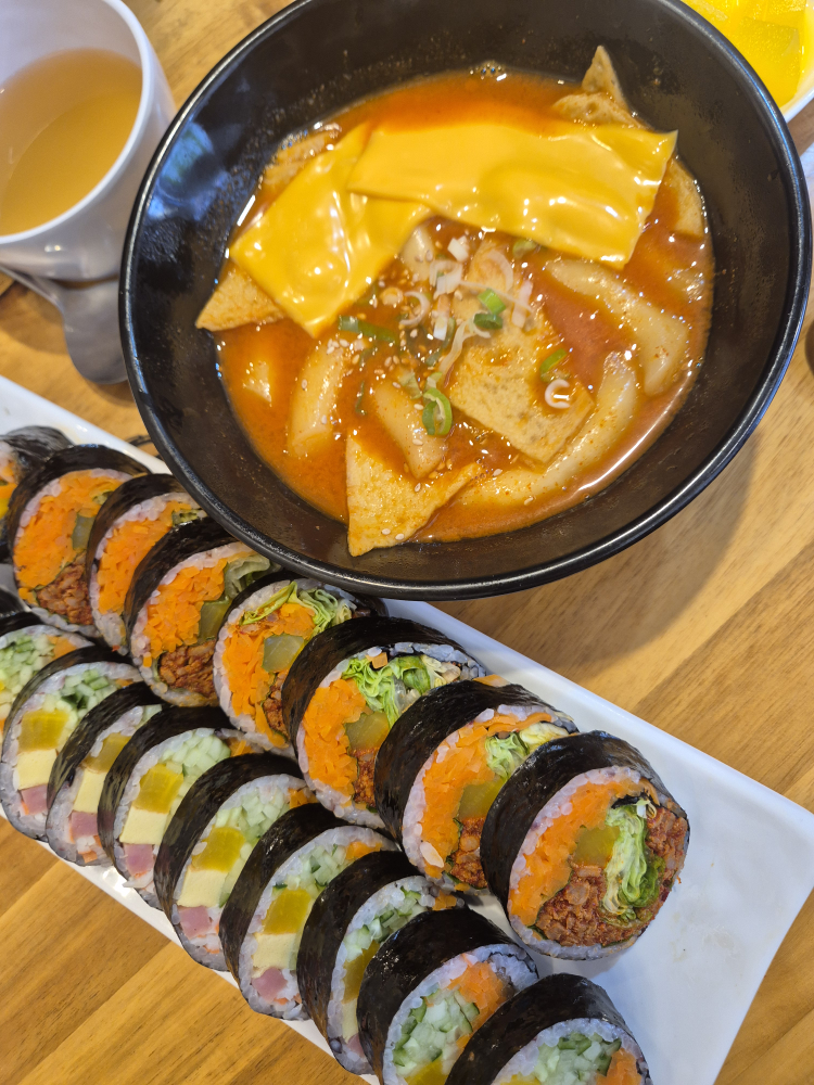 Deowanbyeokhangimbap mapojeom (더완벽한김밥 마포점) 1