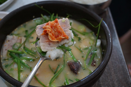 Masandwaejigukbap (마산돼지국밥) 2