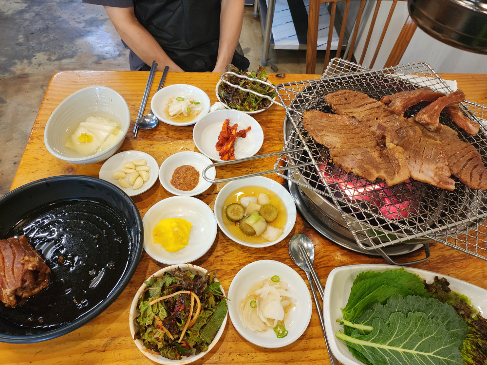 Matdongsansutbulgalbijeonmunjeom (맛동산숯불갈비전문점) 1