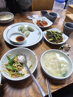 Hangarisonkalguksu (항아리손칼국수) 3
