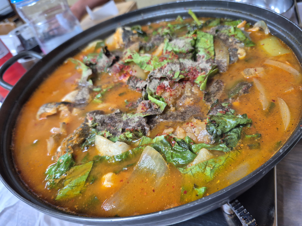 Bukhanganghoetjip (북한강횟집) 1