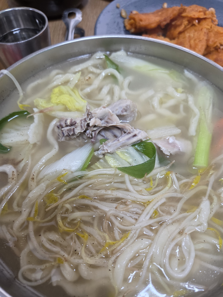 Hyangwonkalguksu (향원칼국수) 3