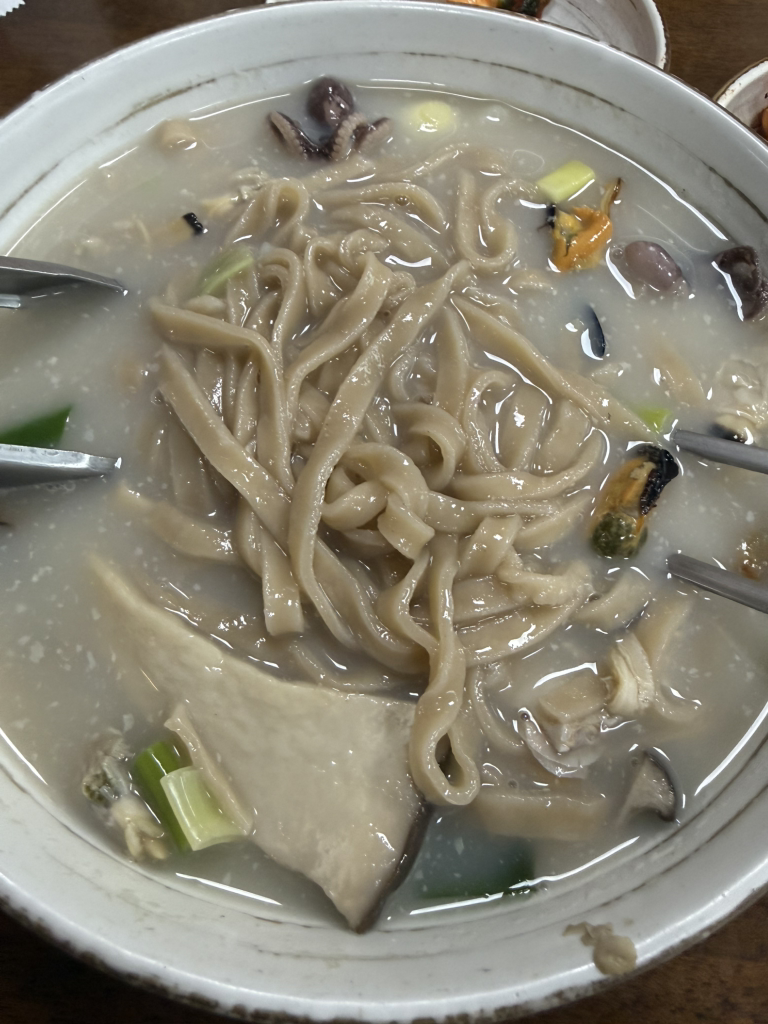 Makjullaeguksi (막줄래국시) 2